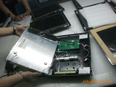 工廠供應(yīng)15寸數(shù)碼相框/廣告機(jī),專業(yè)生產(chǎn),價(jià)格優(yōu)勢,配掛架